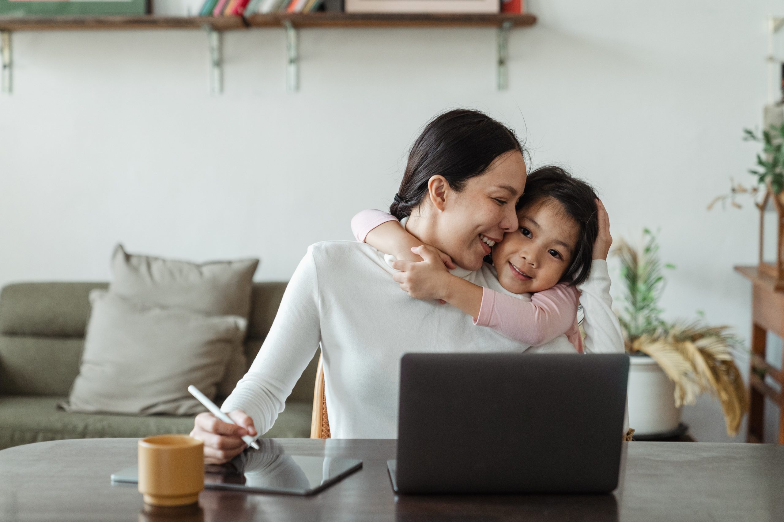 Donne e lavoro, la difficoltà di mettere d’accordo carriera e figli